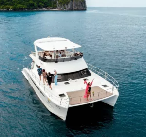 Flybridge Catamaran 52